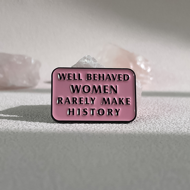 Broche esmaltado para mulheres - Jewelry Making History avaliação e preço